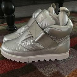 Woman's Sorrel Size 9 