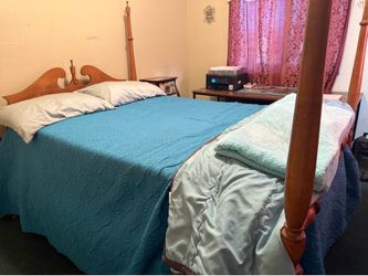 Full size Four post Canapy bed with Mattress set