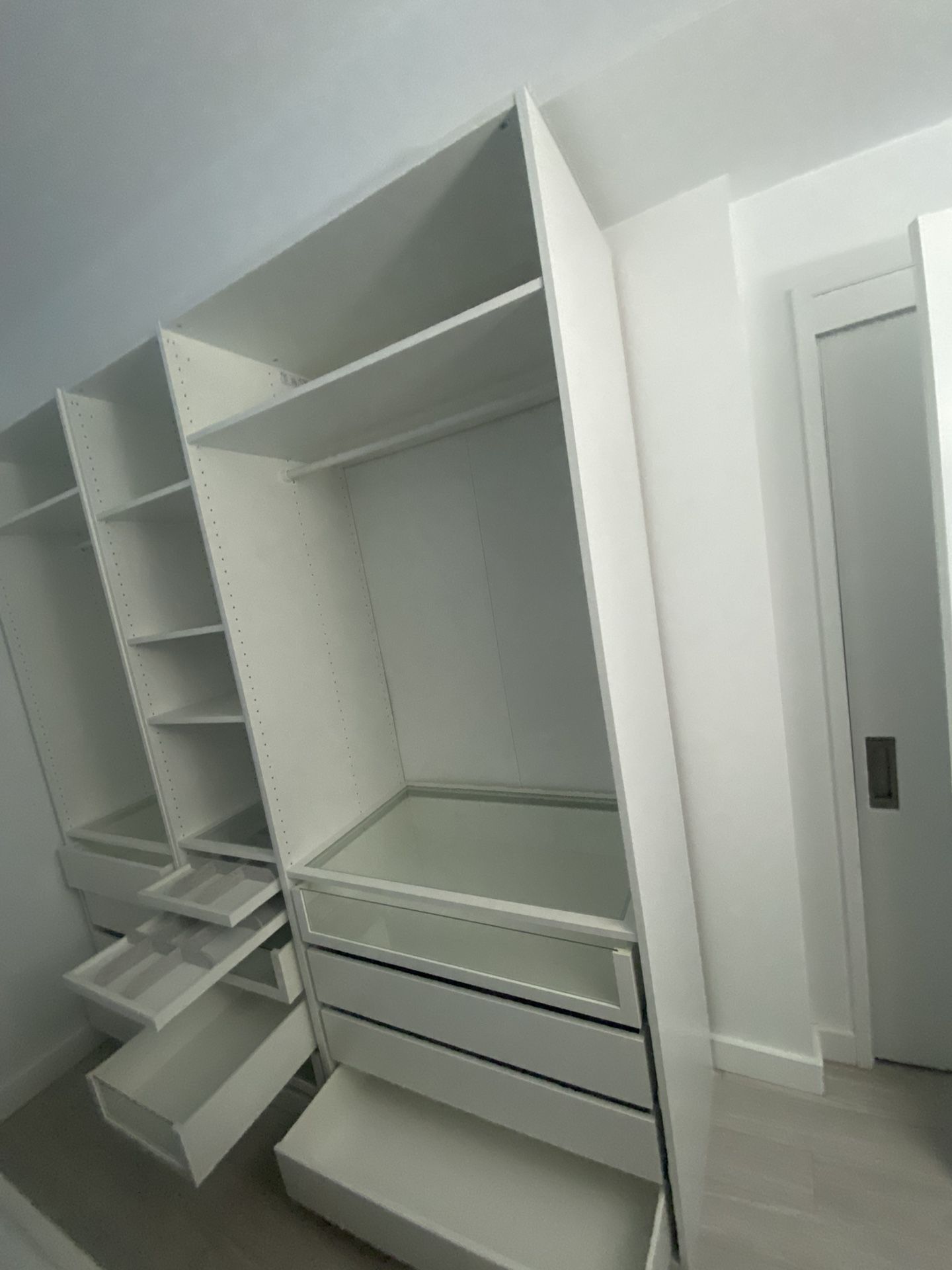 Custom-made fitted wardrobe