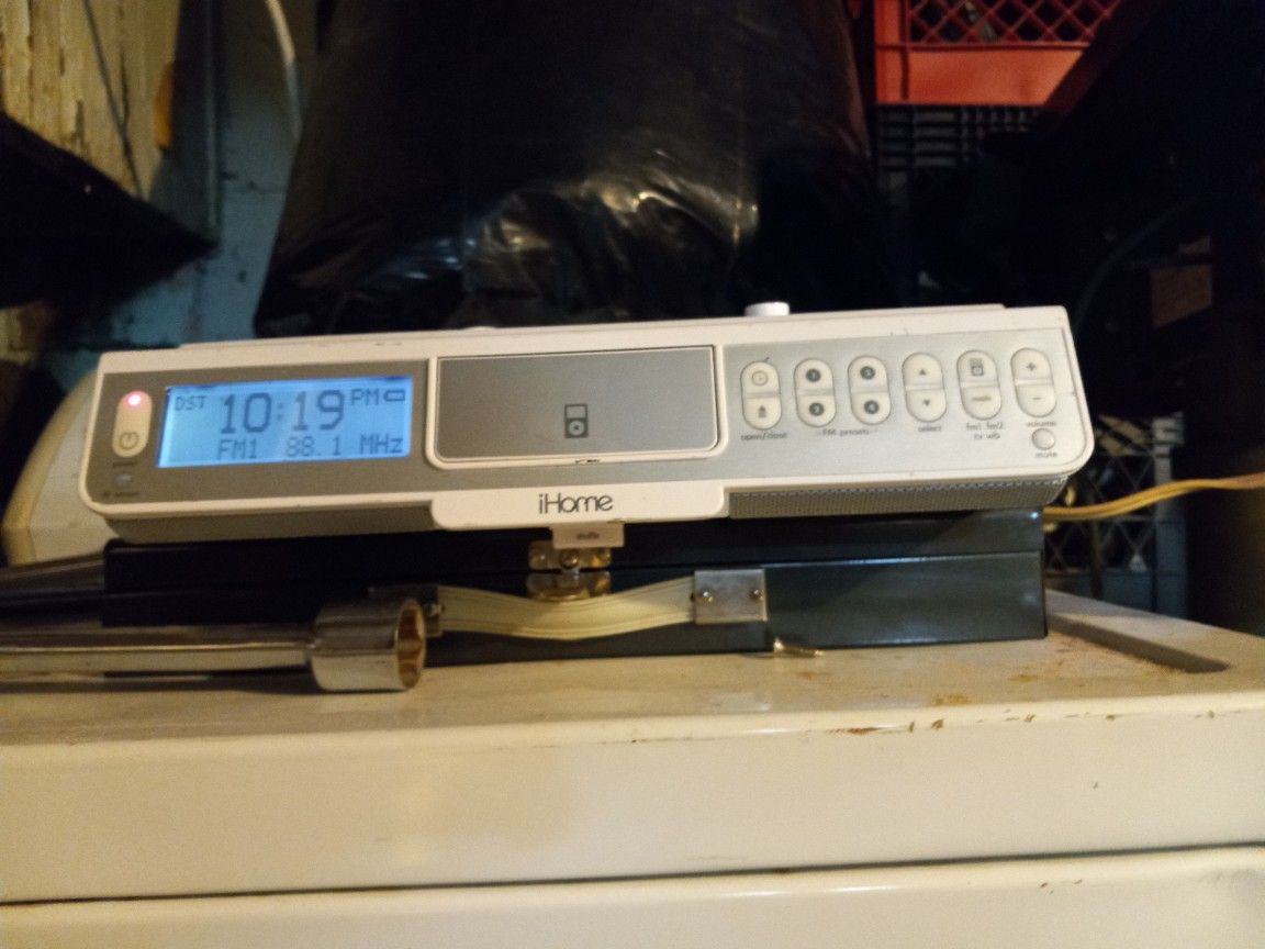 Ihome Under Cab Am Fm Tv And Dock