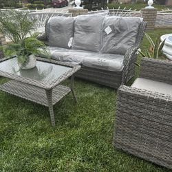brand new patio set