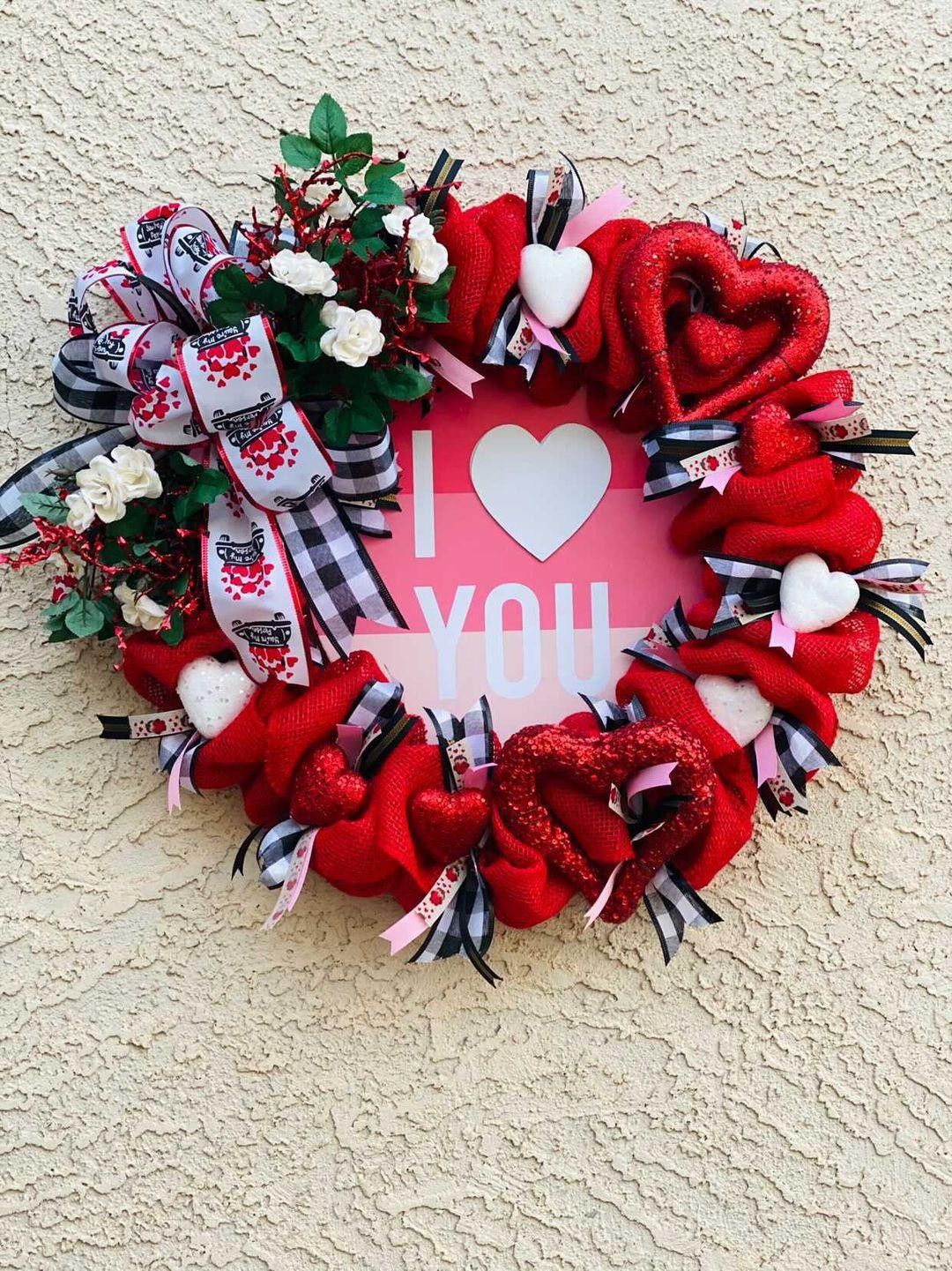 VALENTINE'S DAY WREATH MUST SELL