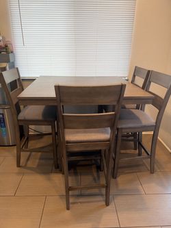 Comedor alto de 4 sillas
