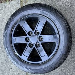 1 like new tire, tire size 225/60r17 bolts 6x139.7