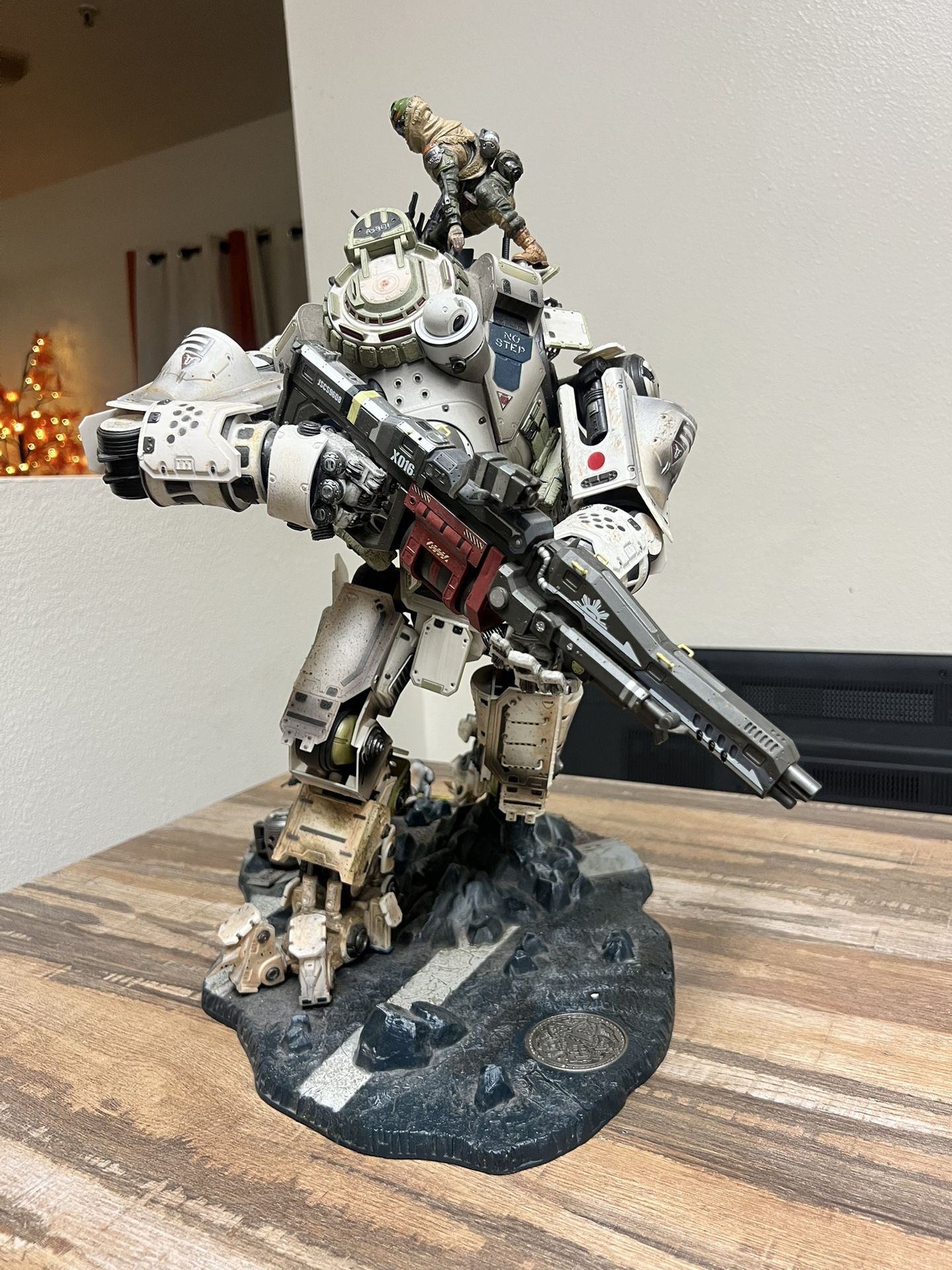 Limited edition Titanfall statue