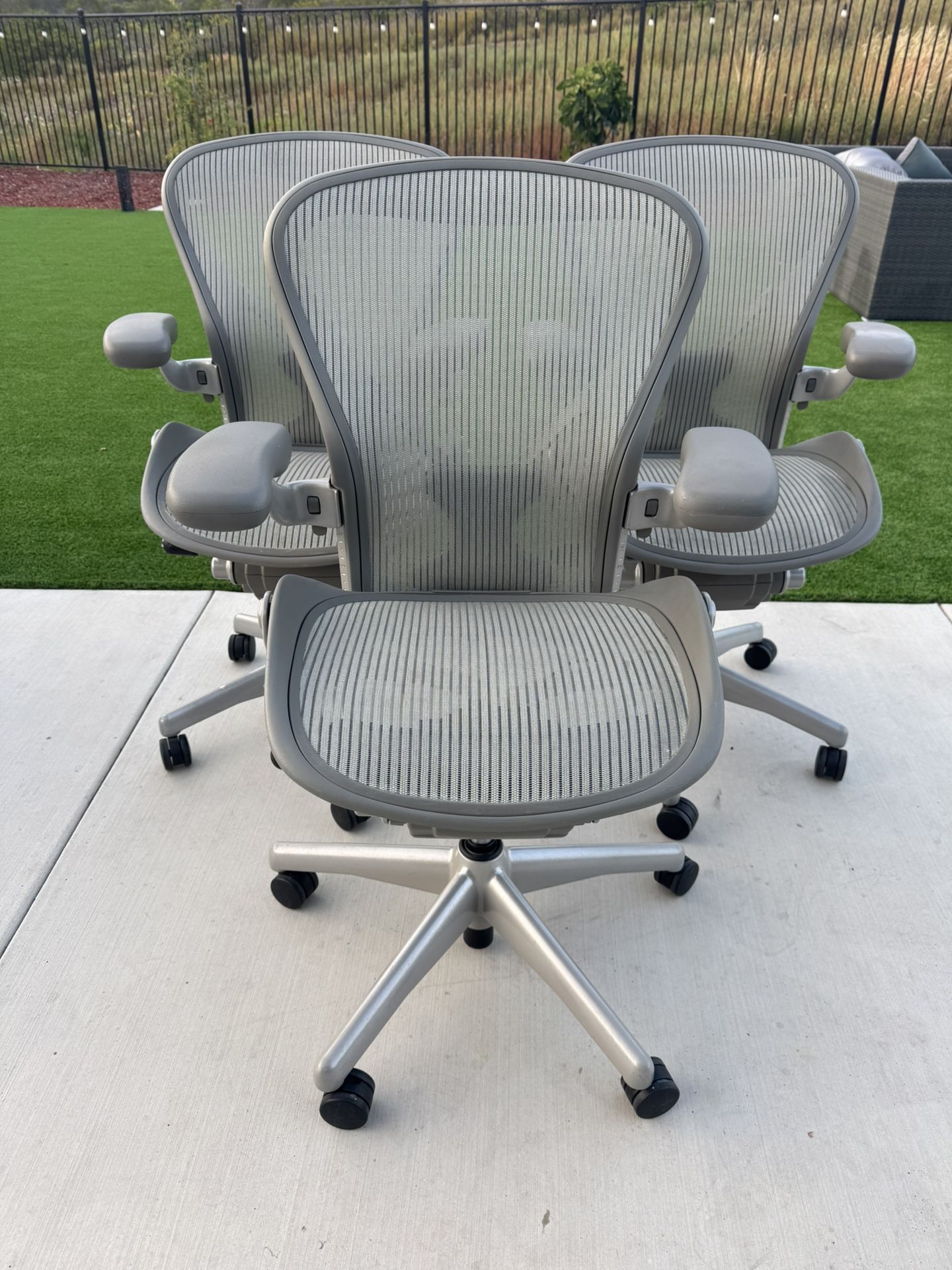 Herman Miller Aeron Classic Newer Model Size B Fully Loaded With Posture Fit Office Chair In Mineral