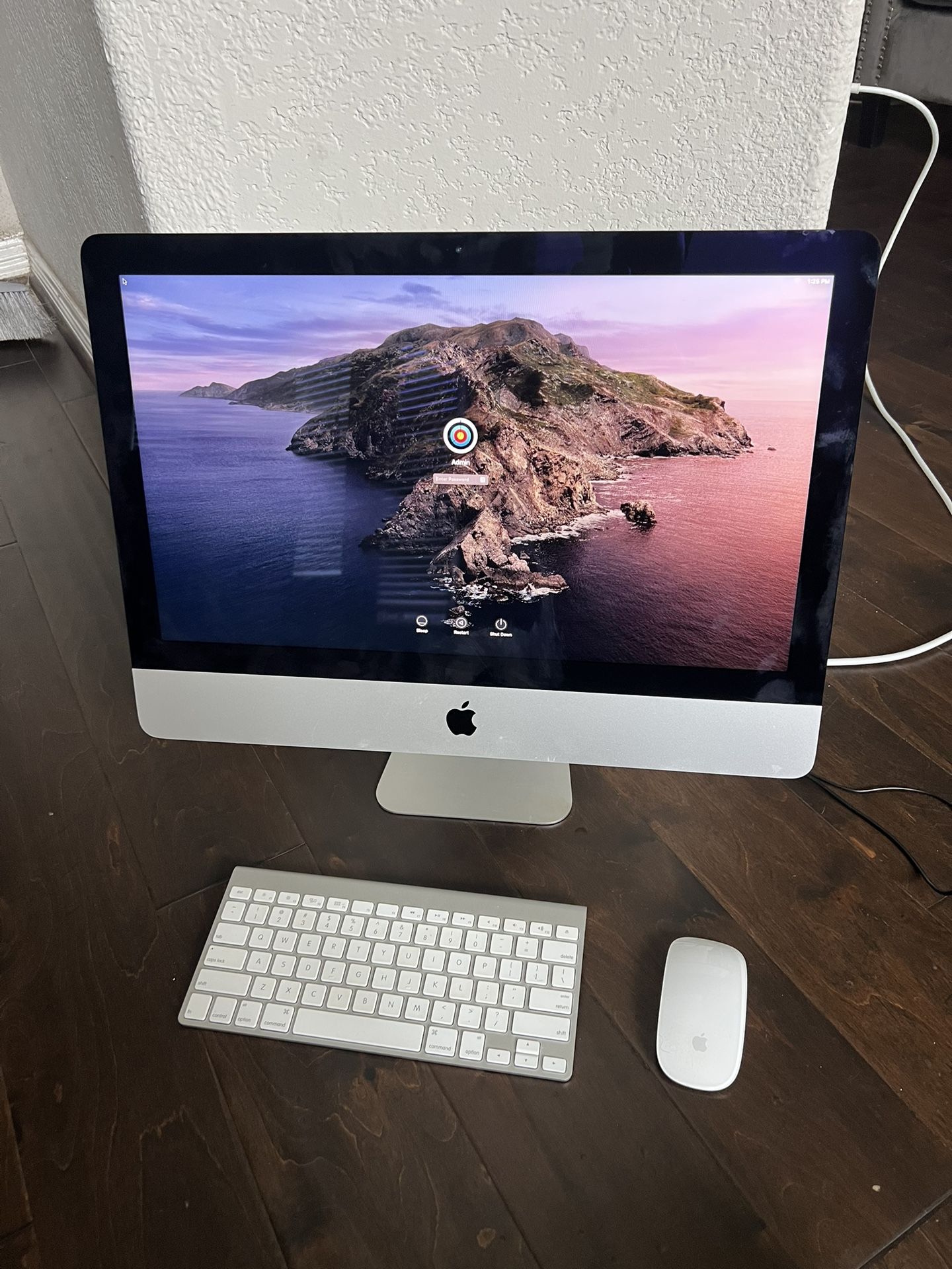 iMac 21.5” All In one desktop Intel Core i5 2.7Ghz 8GB 1TB HD USB SD Card WiFi Bluetooth OSX Catalina