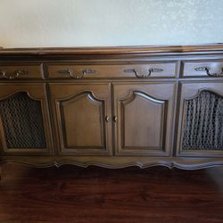 Antique Magnavox Record Player/Radio