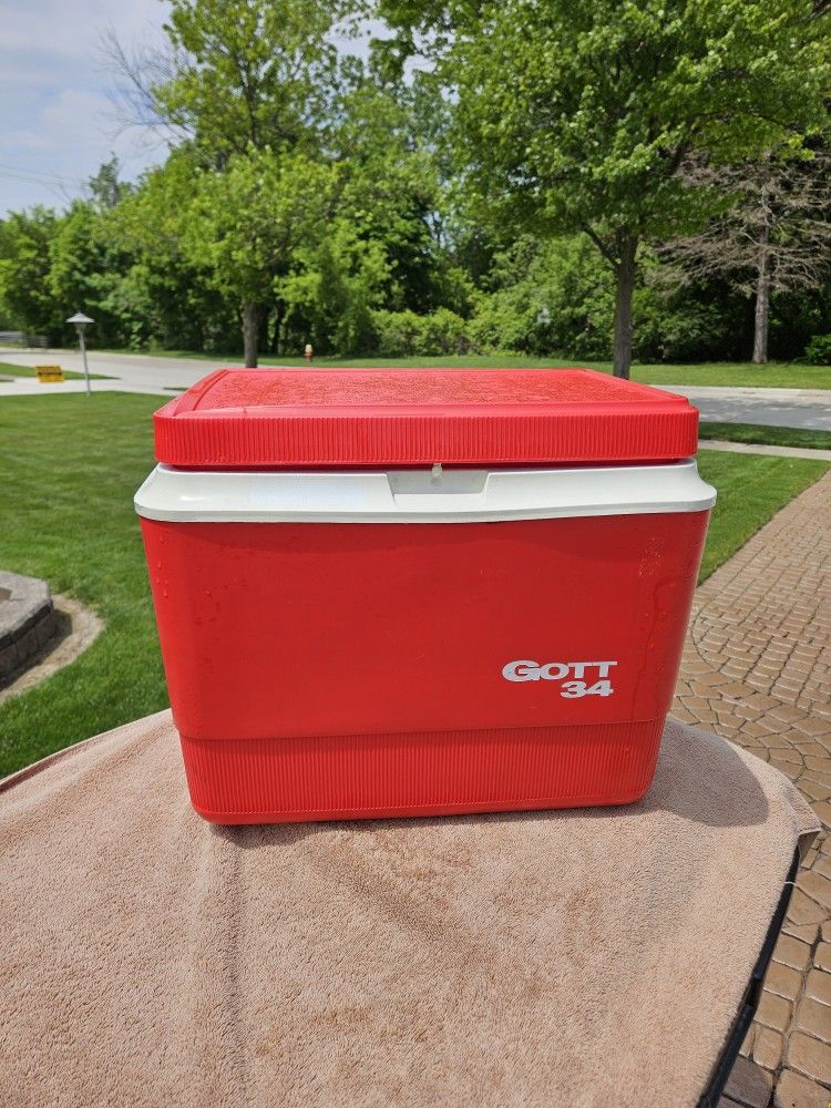 Gotti 34 Cooler. Very Good Condition 