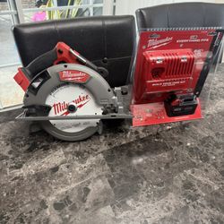 MILWAUKEE M - 18 FUEL CIRCULAR SAW 7 1/4” ) COMBO KIT BATTERY 5.0 AND CHARGER ) 