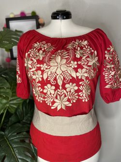 16 De Septiembre Clothing Embroidered blouse Size Small 