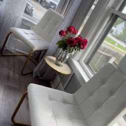 Set Of Two White Chair  + Table 