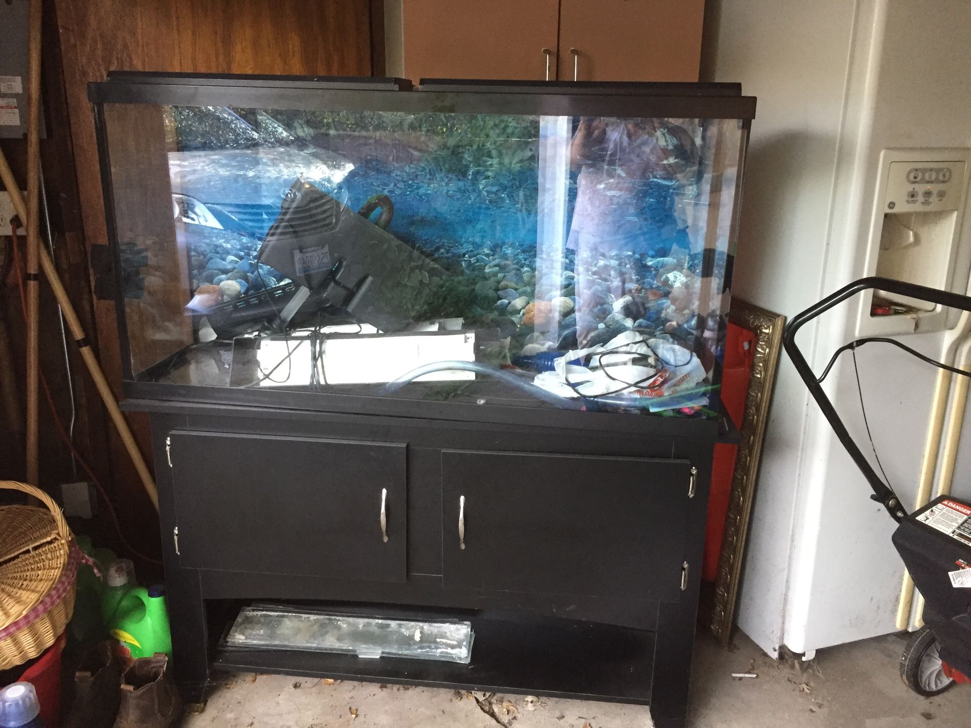 Fish tank 60 gal and stand