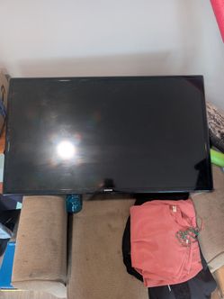 32 in Samsung TV with mount