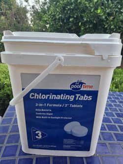 Pool chlorine tablets