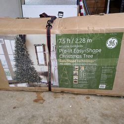 7.5 ft prelit Christmas tree