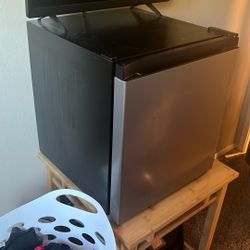 Mini Fridge 