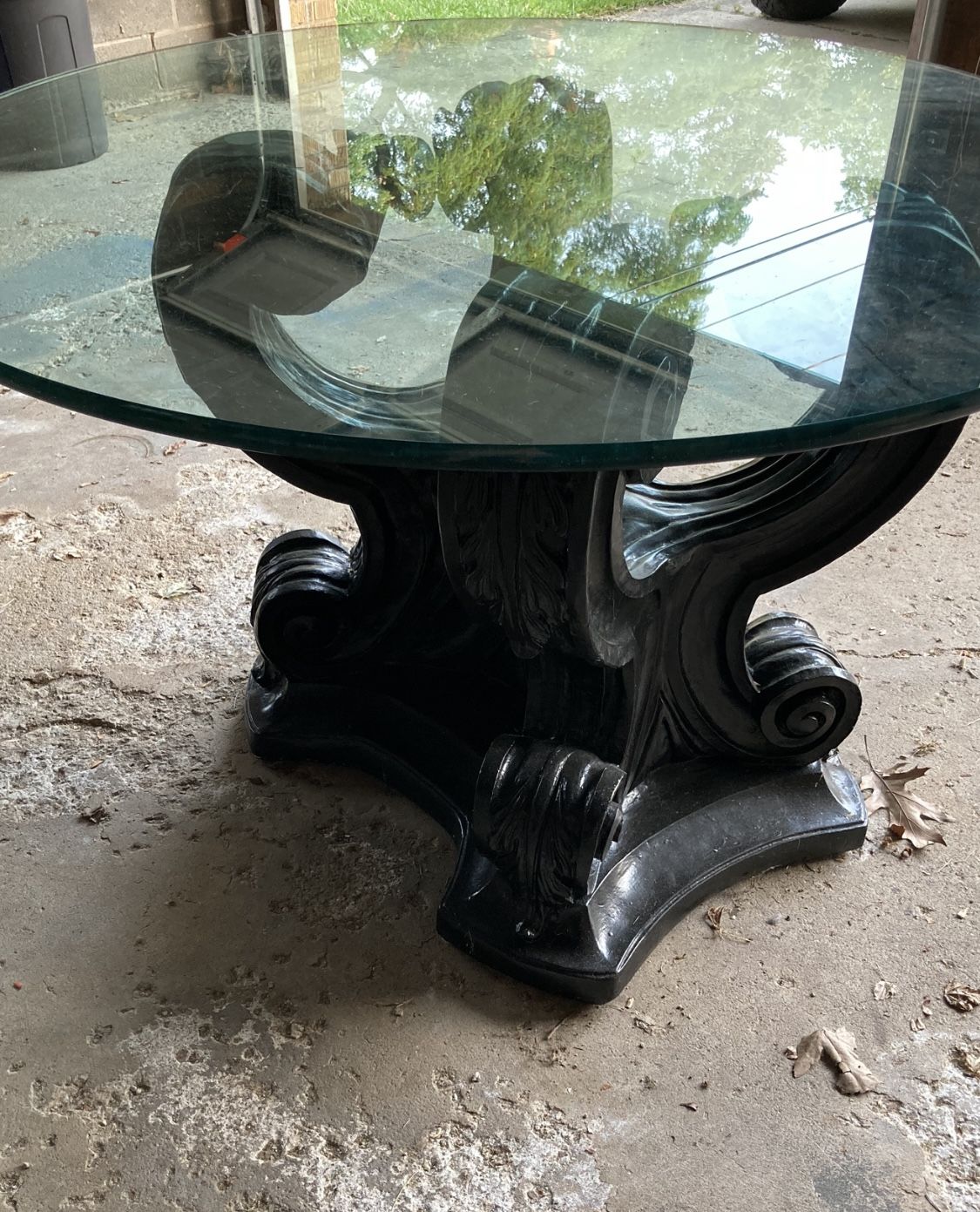 Fancy pedestal table