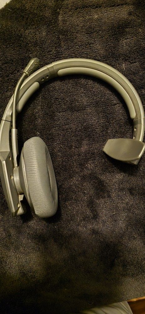 BlueParrott B450-XT Noise Cancelling Bluetooth Headset – Updated Design with Industry Leading Sound, Long Wireless Range, Up to 24 Hours of Talk Time,