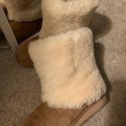 Ladies Uggs Size 6