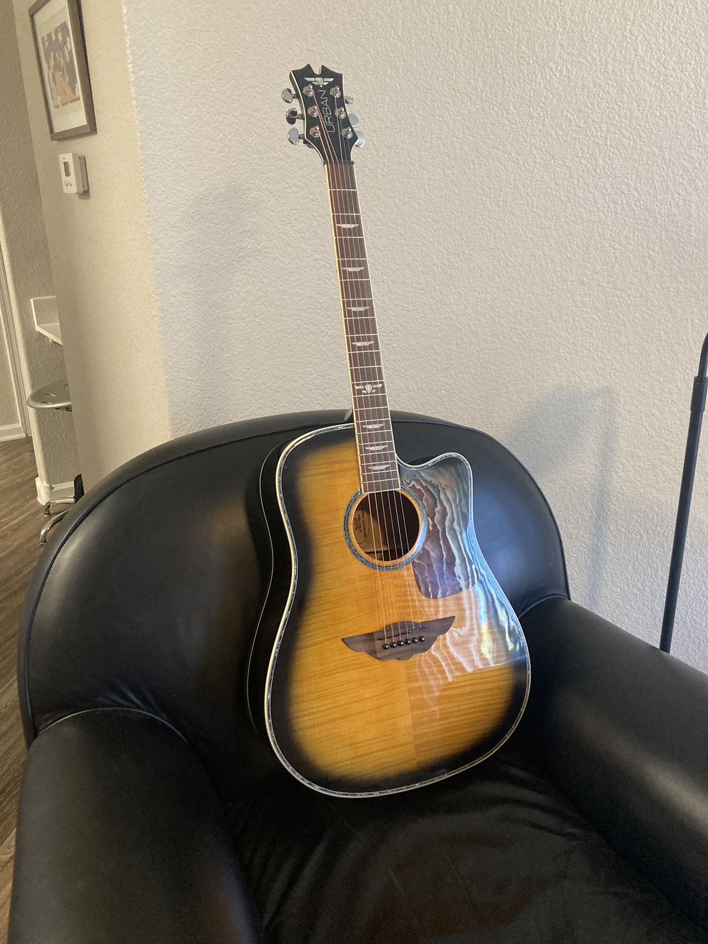 URBAN PLAYER ACOUSTIC GUITAR