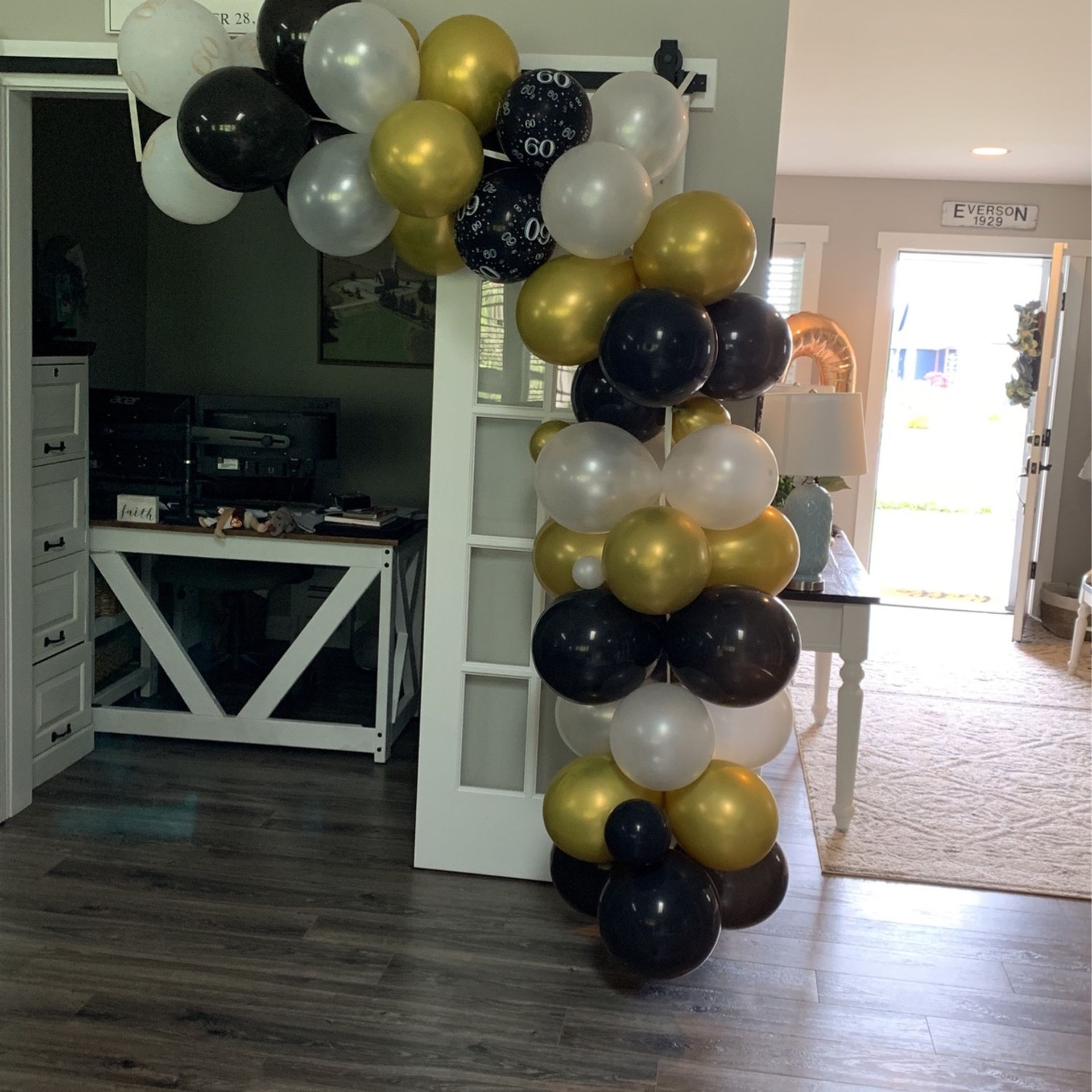 Balloon arch 60th Birthday Free