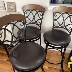 Set of island-style chairs