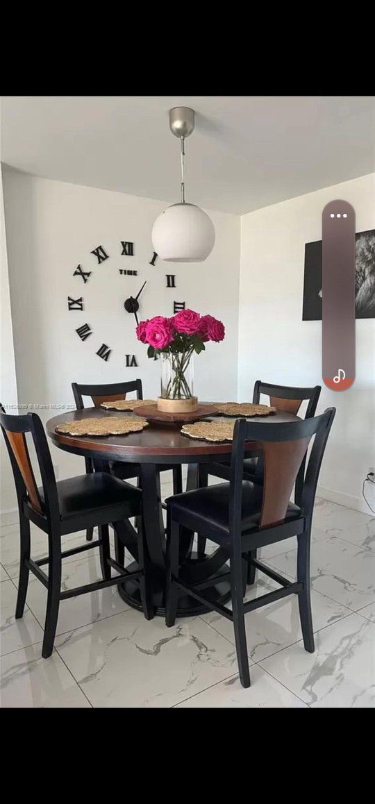 Dinning Table With Chairs