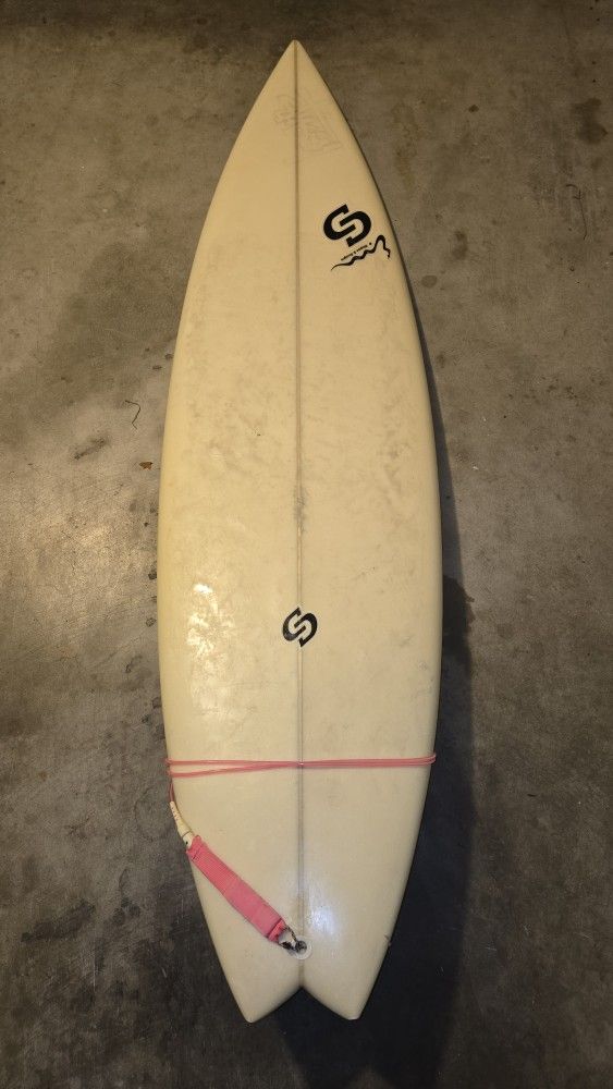 6'8 surfboard