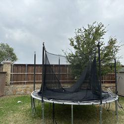 Round Trampoline 12 Ft