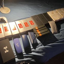 20 Pair Of Sunglass Retail Price Total Over 2k For 500$