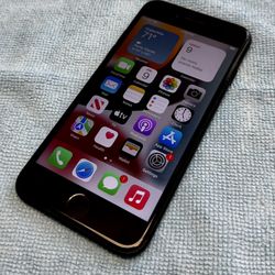 Apple iPhone 7 32GB Unlocked 