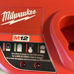 Milwaukee 12 V charger