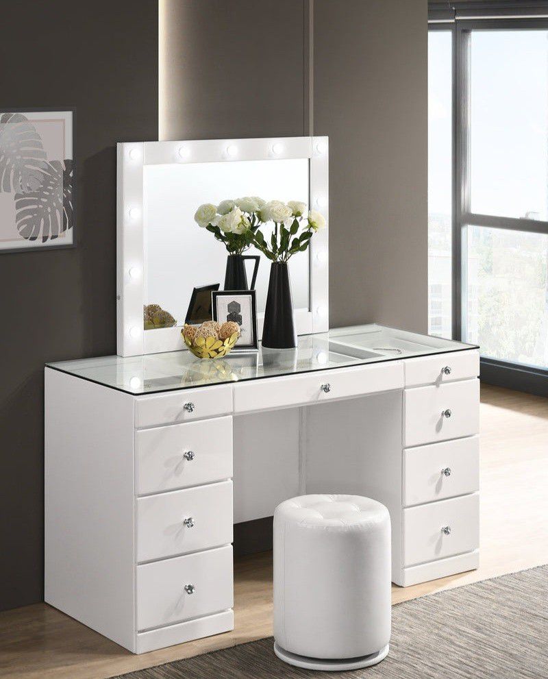 Avery White Makeup Vanity Set with Lighted Mirror

