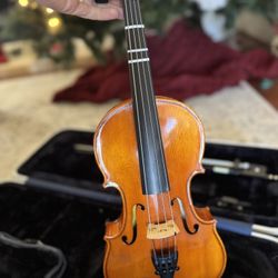 It’s Samuel Eastman Rosin viola  - no. VA100 SN 11233473