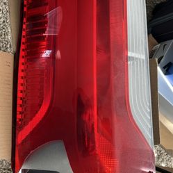 Oem 2019-2023 Mercedes Sprinter Driver Tail Light Lamp damaged For Parts