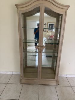 Lighted Precious Moments Cabinet