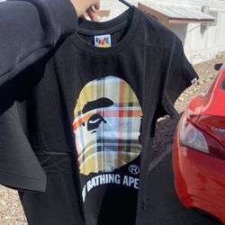 Bape t shirts 2 for 80$