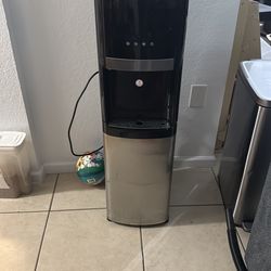 Water dispenser cold/hot water