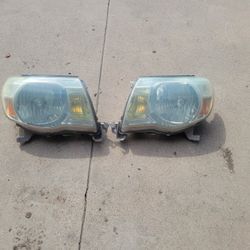 2005 Toyota Tacoma Head Lights