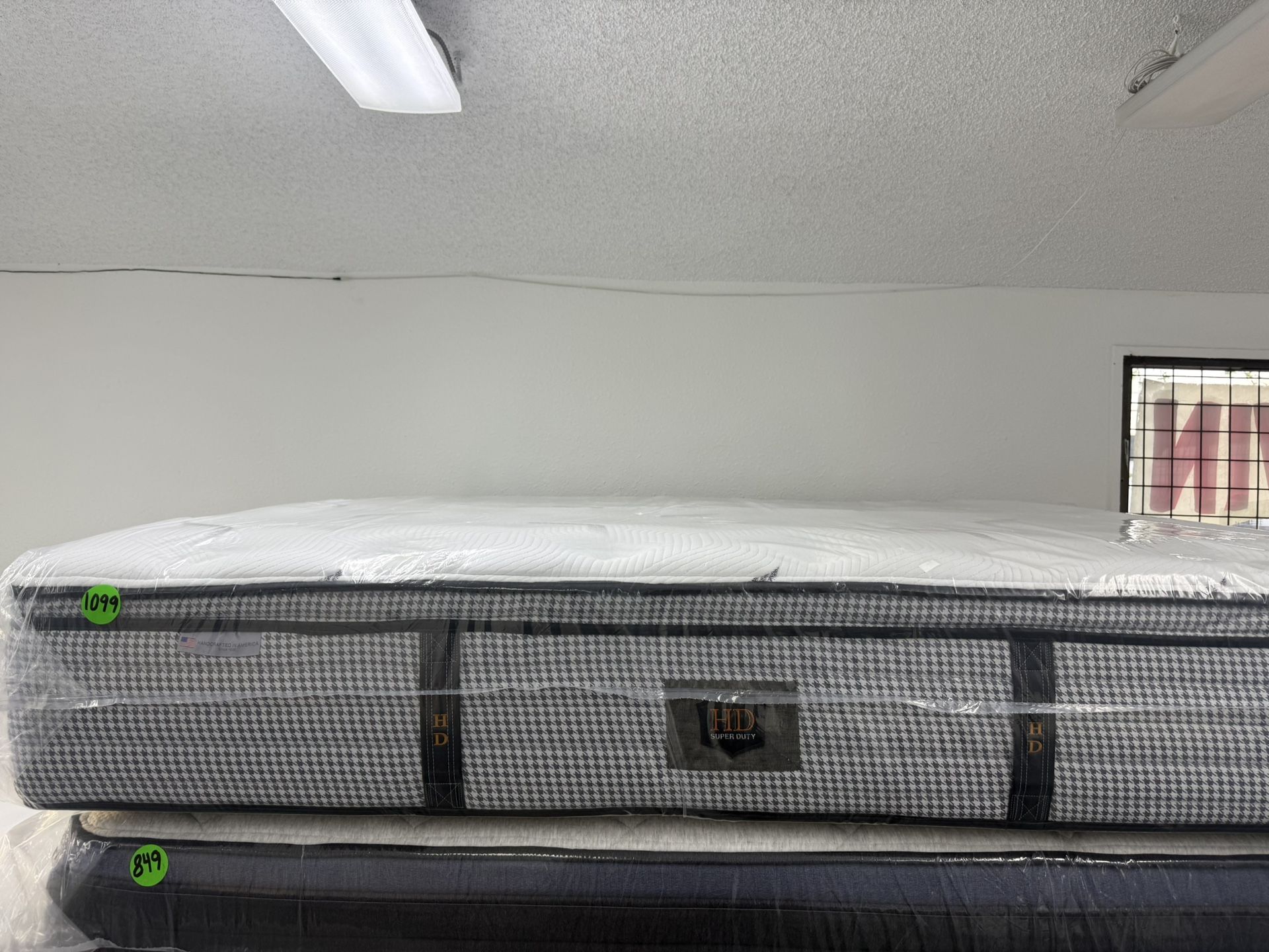 KING SIZE PARAMOUNT PILLOW TOP MATTRESS & BOX SPRINGS BED SET