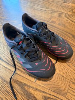 Predator Soccer Cleats - Youth Size 4.5