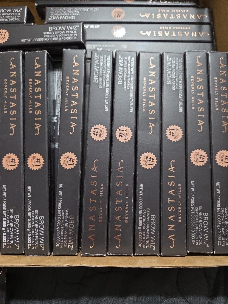 Anastasia Beverly Hills. Brow Wiz