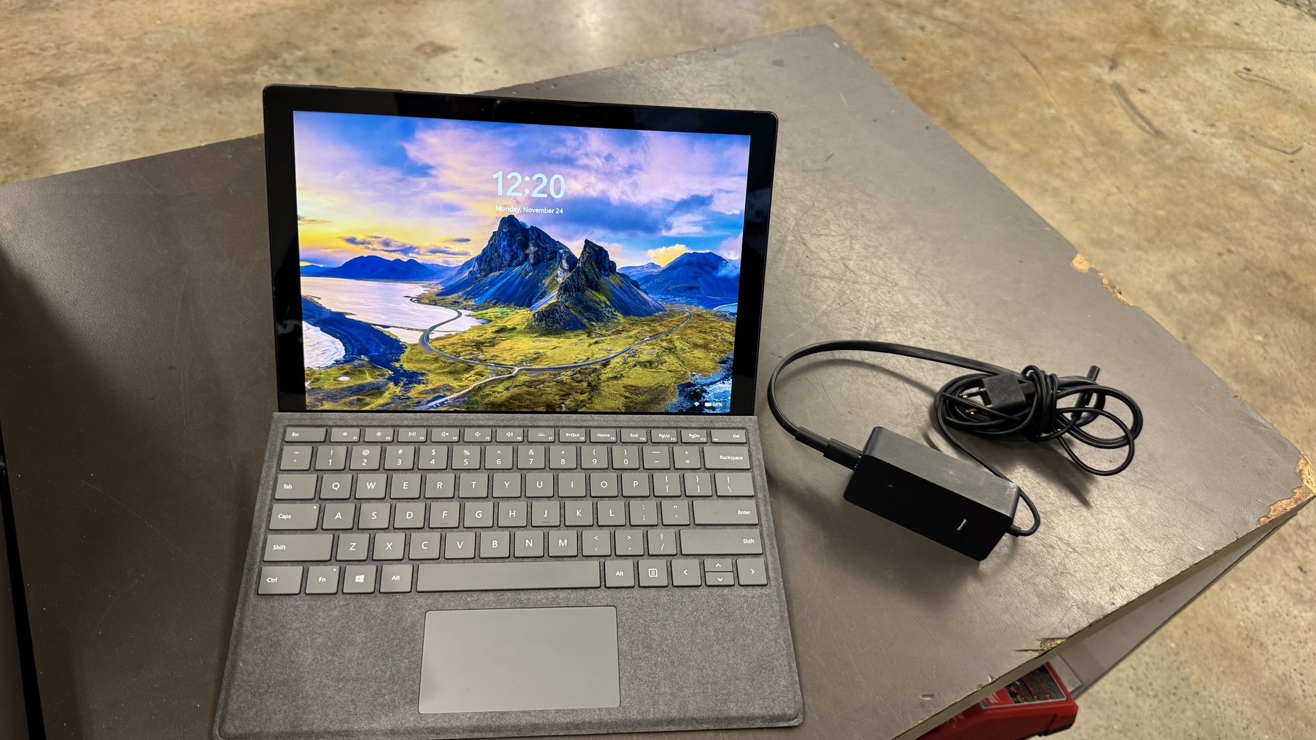 Microsoft Surface Pro 7 8gb RAM 256gb SSD windows 11 no trades pick up in Tacoma 