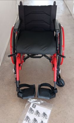 Nearly new, extremely clean aluminum wheelchair