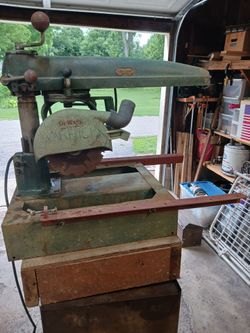 Radial arm saw