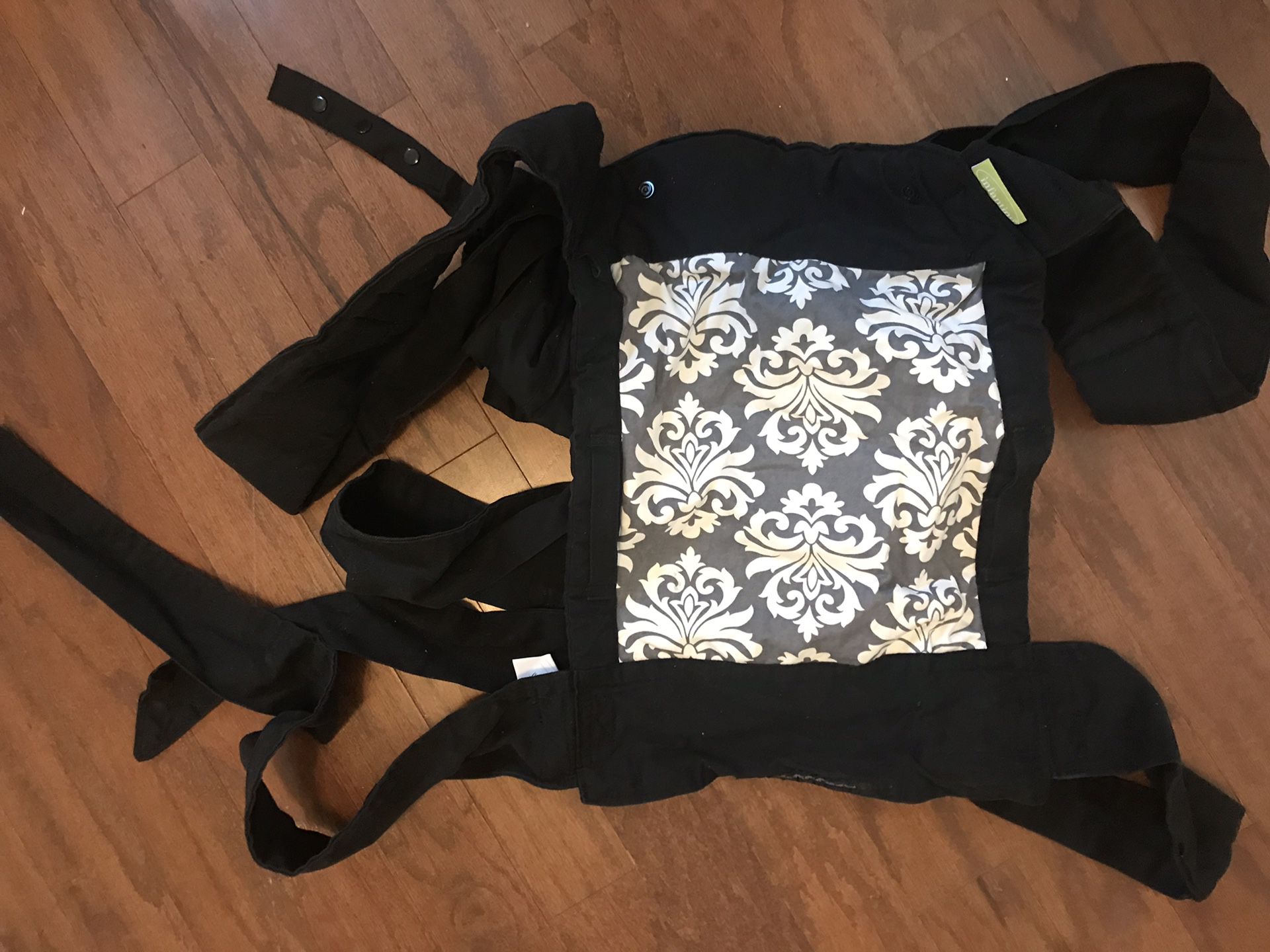 Adjustable wrap baby carrier