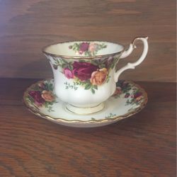 1962 Royal Albert “Old Country Roses” Teacup And Saucer