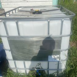 1k Gal Portable Water Tank 