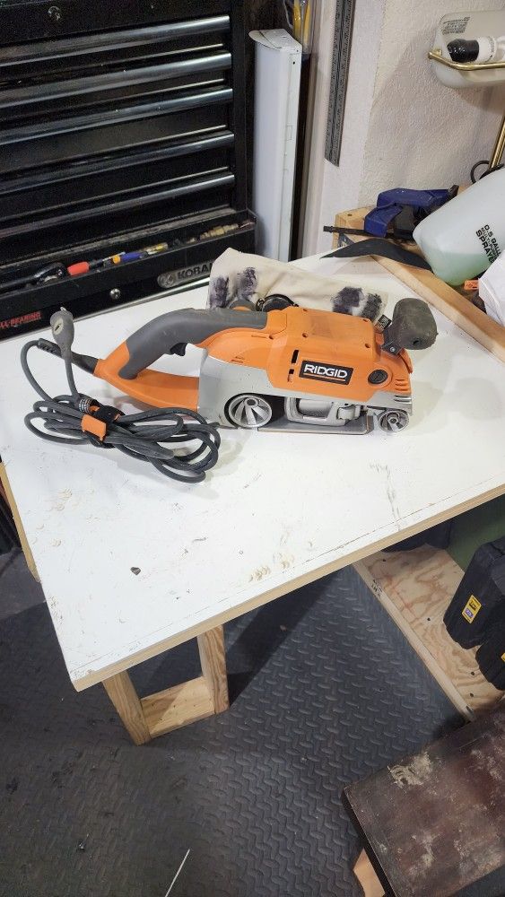 Rigid R2720 3" x 18" VARIBLE BELT SANDER